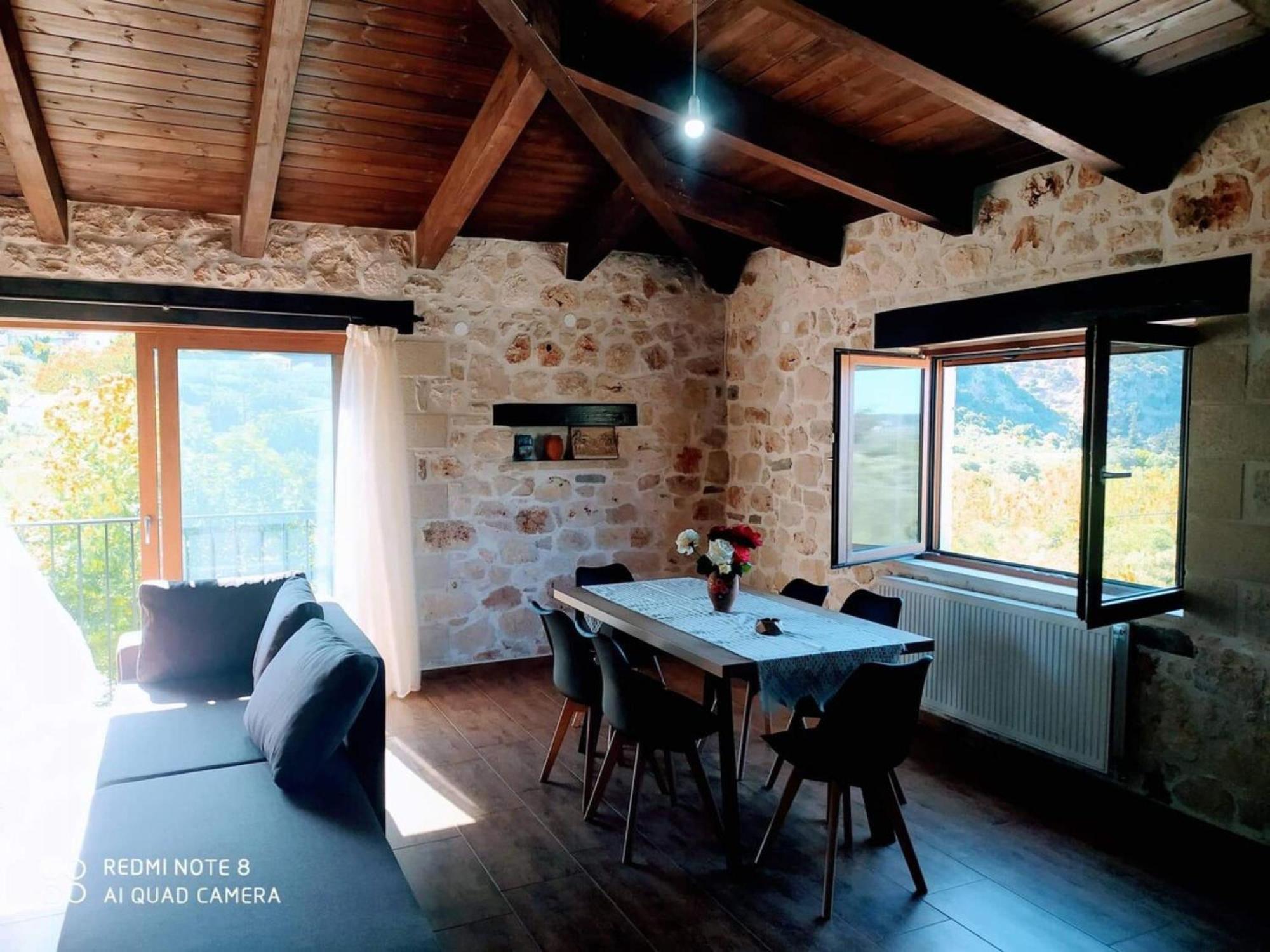Traditional Villa In Pemonia Exterior photo
